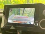 【バックカメラ】駐車時に後方がリアルタイム映像で確認できます。大型商業施設や立体駐車場での駐車時や、夜間のバック時に大活躍!運転スキルに関わらず、今や必須となった装備のひとつです!