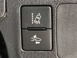 プリクラッシュセーフティーシステムです。万が一よそ見をして前車や壁にぶつかりそうになっても、知らせてくれます♪もちろん、安全運転は忘れずに。