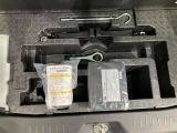 【パンク修理キット剤】こちらのお車にはパンク修理キット剤ついております♪