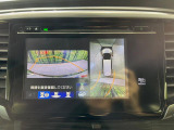 【マルチビューカメラシステム】専用のカメラにより、上から見下ろしたような視点で360度クルマの周囲を確認することができます☆死角部分も確認しやすく、狭い場所での切り返しや駐車もスムーズに行えます。
