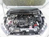 車にとって、とても大切な部分のエンジンルーム。綺麗に清掃済みで安心です。