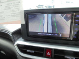 ☆両サイドビューです!左右両サイドに設置されたカメラからの映像を表示し、車両側方の安全確認や狭い小路での接触回避などの操作を補助するモードです。