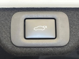 【パワーバックドア】スマートキーや運転席のボタンを押すだけでリアゲートが自動で開閉します!荷物を持っている時や、高い位置にあるバックドアを閉める際に便利な機能です♪