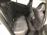 【後部座席】も当然、綺麗・清潔に仕上げております。内装の綺麗なお車は気持ちが良いですし、コンディションのいい車が多いです。これもオススメの1台です。