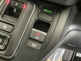 パーキングブレーキはスマートな電子制御式と合わせて渋滞時等にブレーキペダルから足を離しても停車状態を保持してくれるオートブレーキホールド機能で運転が楽になります。スタートはアクセルペダルを踏むだけ