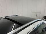 メルセデス・ベンツあざみ野店は、屋内展示場がございますので、雨の日もゆっくりと実車をご覧いただけます。駅から徒歩3分の立地です。
