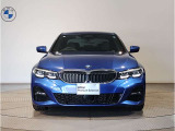 【キドニーグリル】BMWは約90年もの間、ほぼ全ての車両にひと目でBMWだと分かるこの特徴的なフロントグリルが備えられ、デザイン・アイコンとして親しまれてきました。