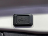 【パワーバックドア】スマートキーや運転席のボタンを押すだけでリアゲートが自動で開閉します!荷物を持っている時や、高い位置にあるバックドアを閉める際に便利な機能です♪