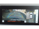 車を上から見下ろした視点で駐車をサポートするパノラマビューを搭載。運転席から確認しにくい車両周囲の状況を確認できます。