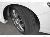 タイヤサイズは225/45R18です