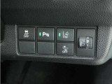 ◆VSA◆横滑り防止装置が装備されています。コーナーリング時の横すべりを抑える機能と、車両の急激な挙動変化を抑える機能で、安定した走行を実現しています。運転に安心とゆとりが出来ます。