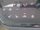 運転席、助手席シートヒーター、ステアリングヒーター付き。寒い冬のドライブも快適にお過ごし頂けます。