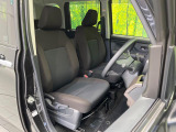 運転席シート廻りは使用感も少なく、良好な状態となっています。丁寧に使われていたことがよくわかりますね。