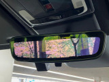 【アドバンスドルームミラー】後席の大きな荷物や同乗者で後方が確認しづらい時でも安心!カメラが撮影した車両後方の映像をルームミラー内に表示。クリアな視界で状況の確認が可能です!