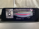 360度モニターは、4つのカメラによる前後左右・俯瞰映像でドライバーからは見えない領域の危険認知をサポート!全周囲の死角を減らし、狭い駐車場や幅寄せ、T字路の進入などの運転の安心感を高めますッ!
