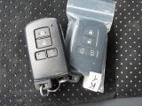 カギを取り出す手間がなく施錠開錠・エンジン始動ができる便利なスマートキーです!荷物で手がふさがっていたり、雨天時にも役立ちます☆