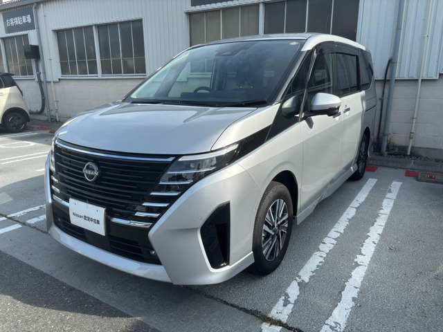 セレナ 1.4 e-4ORCE ハイウェイスターV 4WD