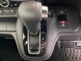 発進時から滑らかに加速する無段階変速のCVTはストップ&ゴーの多い街の中も快適です