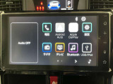 スマホのBluetoothと接続すれば、自分の好きな音楽を聴きながら運転ができます♪ 何処に行くときも、自分の好きな音楽で運転を楽しみましょう!