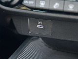 スマホの充電等に便利なUSBのソケットが付いています。