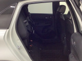 ★チップアップ&ダイブダウン機能付き【ULTR SEAT】は後席座面を左右分割で跳ね上げることができます☆トランクで積載できない背の高い荷物をラクラク収納できます。ホンダ車ならではの人気装備です♪