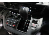 インパネシフトだから視線の移動も少なく足元もスッキリ♪運転席もゆったりしているのでゆとりを持ってドライブできますね!