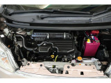 直列3気筒DOHC 12バルブエンジンを搭載し、日常走行に適した扱いやすい性能を備えています。