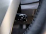 オートクルーズは、高速道路でアクセルを踏まなくても設定した速度(40〜100Km)で走れるので、アクセルを踏む足に負担が掛かりません!特に、ロングドライブの時に大活躍しそうですね♪ヽ(◎&acute;&forall;`)ノ