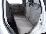 中古車をキレイで気持ちよくお乗りいただけるよう、エンジンルームからシートを外した洗浄まで、目に見えない部分も徹底的に洗浄しています!