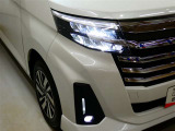 LEDヘッドライトです。デザイン性がよくとても明るいので、夜間の走行や悪天候でも安心です。しかも長寿命!