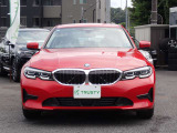 BMW在庫保有台数常時100台以上!ご来店の際はBMW本店(厚木市下荻野140-1)にご来店ください!弊社自慢の全天候型ショールーム!BMW在庫保有台数常時100台以上ございます!