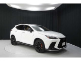 LEDヘッドランプにはアダプティブハイビームシステム「AHS」を採用。光検出カメラで車両検出をし、先行車や対向車に直接ハイビームを当てないように部分遮光します。
