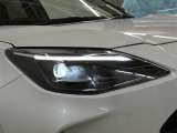 LEDヘッドライトです。デザイン性がよくとても明るいので、夜間の走行や悪天候でも安心です。しかも長寿命!