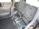 ◆チップアップ&ダイブダウン機構付【ULTR SEAT】は後席座面を左右分割で跳ね上げることができます。トランクで積載できない背の高い荷物をラクラク収納できます。ホンダ車ならではの人気装備です。