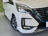【LEDヘッドライト】悪天候や夜間走行時も良好な視界を確保し安心して運転できる高輝度LEDヘッドライトを装備!点灯速度が早く、消費電力も抑えられています。