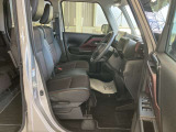 【運転席シート】へたりがちな運転席も大きなへたりがなく、綺麗な状態です。
