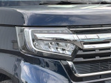 明るくて長寿命のLEDヘッドライト採用