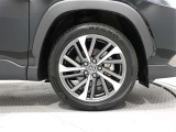 アルミホイールを装備、タイヤサイズは225/50R18です。