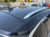 上質感をプラスするシルバールーフレールはスタイル性と実用性を兼ね備えています。