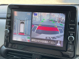 まるで真上から見ているような、視認性の良いアラウンドビューモニターです。駐車が苦手な方でもこれでらくらく駐車できますよ。