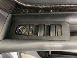 パワーウィンドウスイッチで運転席から全席の窓の開閉ができます♪