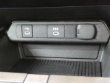 USB端子付き。最近、普及しているUSB。スマホやタブレット以外もUSB充電が増えていますよね。またスマホやメモリー媒体にお手持ちの、貴方のお気に入りの音楽を車内でも楽しめます♪