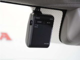 ◆ドライブレコーダー◆映像・音声などを記録する自動車用の装置です。 もしもの事故の際の記録はもちろん、旅行の際の思い出としてドライブの映像を楽しむことができます。