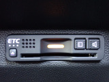 ■【ETC車載器】が装備されています。セットアップをしてお渡しとなり、ETCカードを差し込むだけで高速道路の利用が可能です。