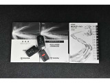 保証書・記録簿・取扱説明書と揃っていいます。キーの電池は新品にお取替えしてから納車させて頂きます。