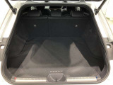 広々としたラゲージスペースを備えています。大きなものや長さのある荷物もしっかりと積み込めます。