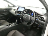 見通しのよいすっきりとした視界で、誰でも運転しやすいです。運転のしやすさは疲れにくさにも繋がりますよ♪