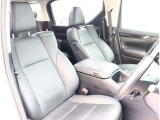 お車選びをお楽しみ頂けるよう、在庫車の展示スペースを十分に確保しております。