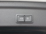Audi正規ディーラーが高品質をお約束。高度な訓練・教育を受けたAudi専任メカニックが、100項目にもおよぶ精密な点検を実施いたします。すべてをクリアしたAudi車だけが、あなたのお手元に届けられるのです。
