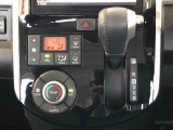 温度を設定すれば、自動で車内の温度管理をしてくれる優れものです♪ATミッションで運転楽々